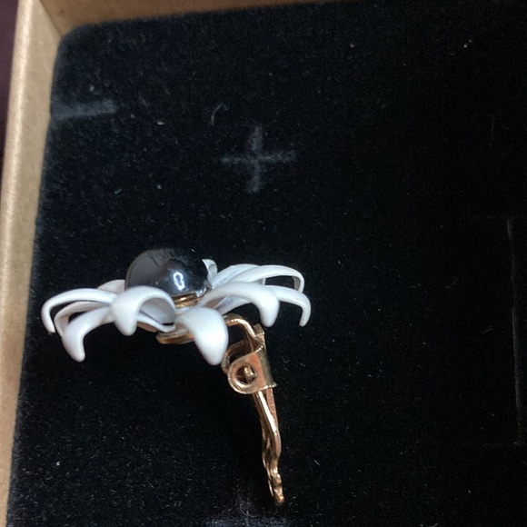 Vintage 1960’s earings/ clip on - Picture 7 of 11